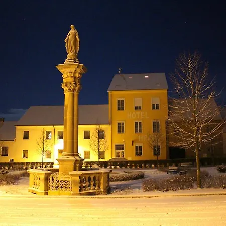 Hradec 3*