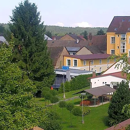 Hradec Отель Mlazovice